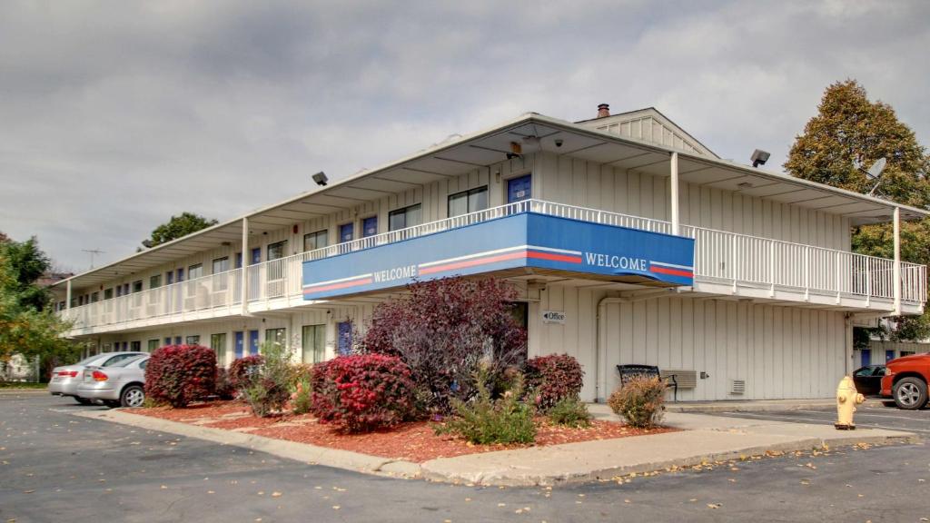 Motel 6-Des Moines IA - North Main image 1