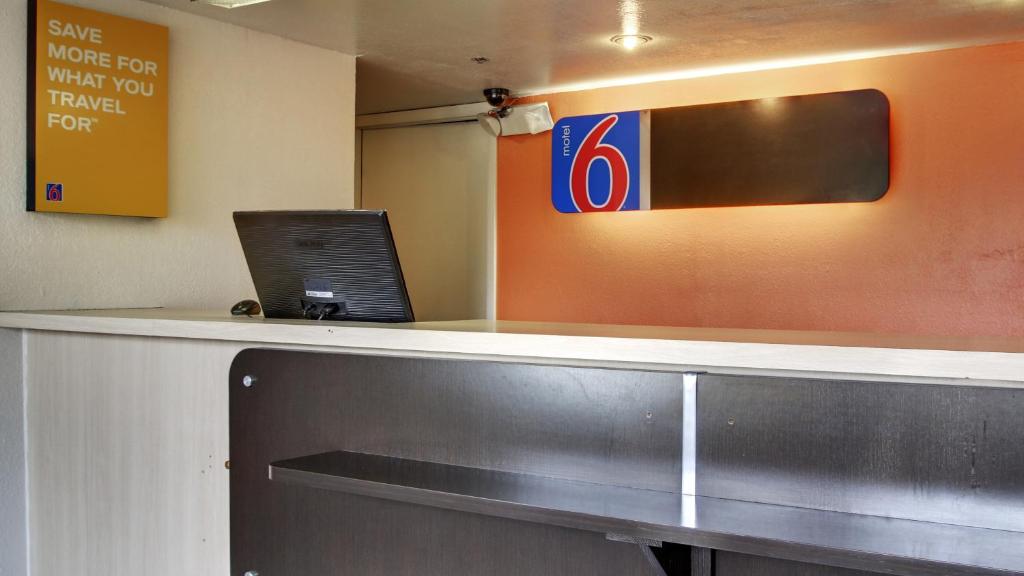 Motel 6-Des Moines IA - North Main image 2